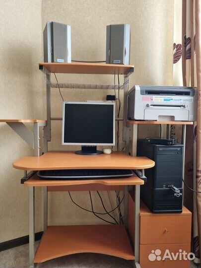Компьютерный стол