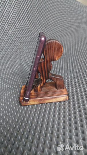 Подставка для телефона из дерева