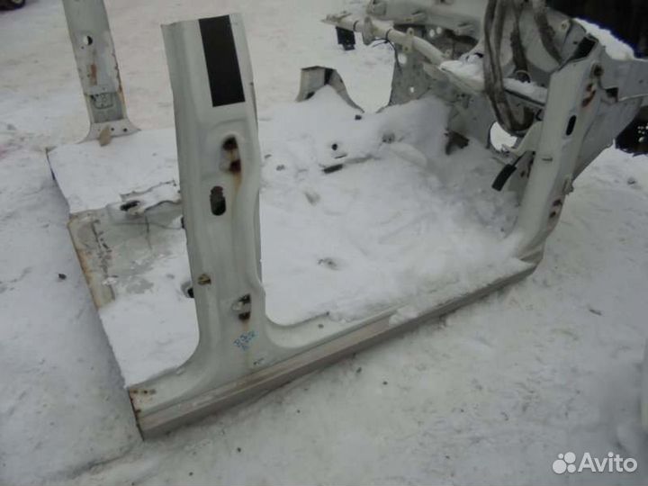 Порог правый Mitsubishi Challenger K99W 6G74 1998