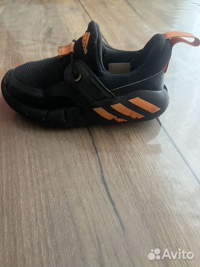 Кроссовки adidas