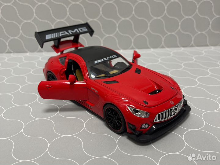 Металическая модель mercedes AMG GT 1:24 красная