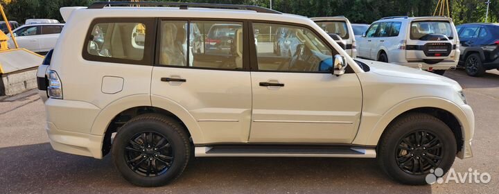 Mitsubishi Pajero 3.8 AT, 2019, 25 км