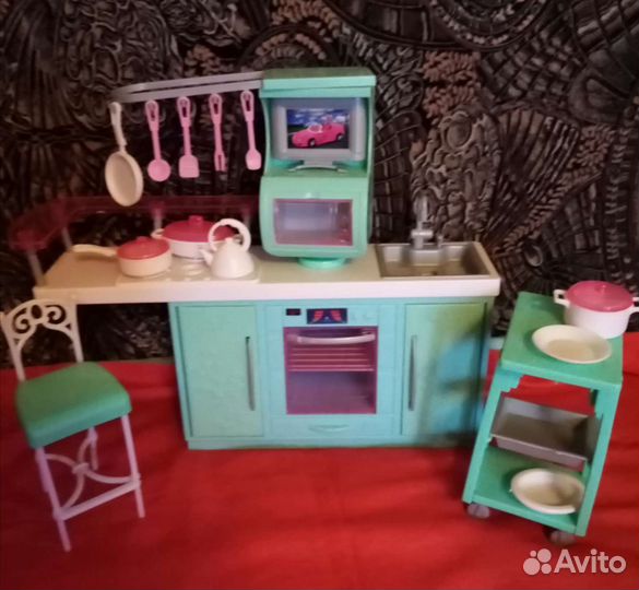 Новая кухня с посудой для Барби