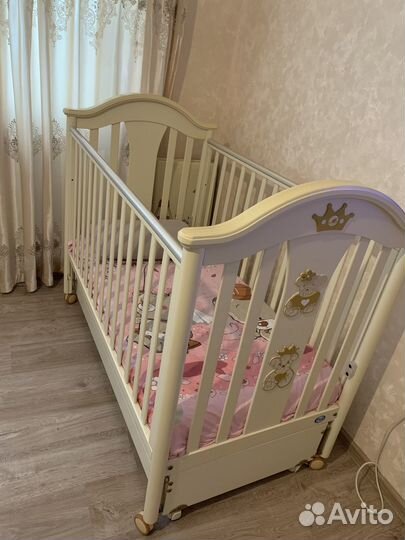 Детская кроватка Pali с маятником и ящиком