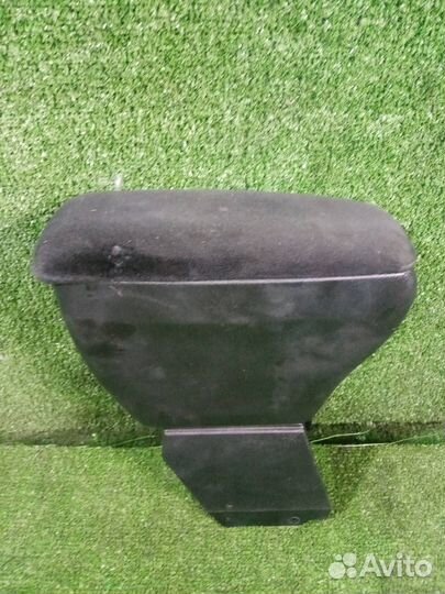 Подлокотник Volkswagen Polo 9N BKY (1.4) 2005