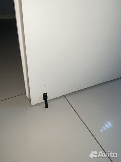 Компактный держатель двери