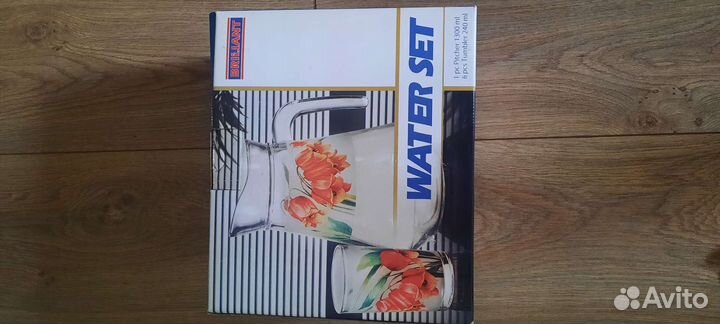 Кувшин и стаканы. Тарелка с салатн-ей