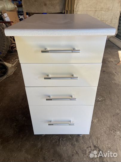 Продам кухонную тумбу