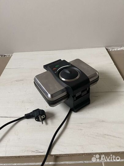 Электрическая вафельница новая