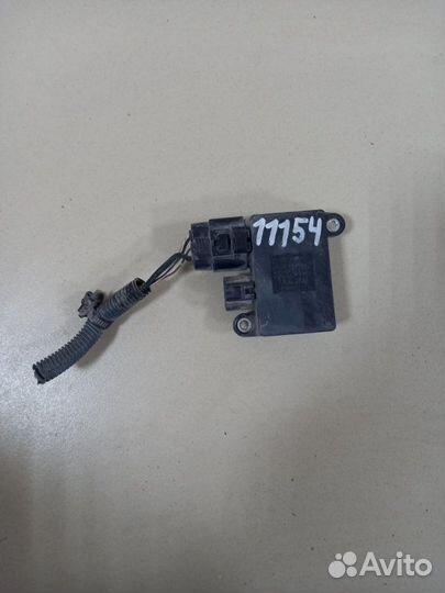 Блок управления вентилятором Toyota Corolla E150