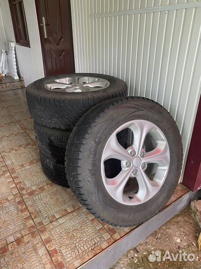 Viatti Bosco Nordico V-523 235/65 R17 104