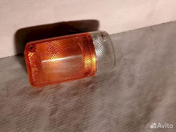 Габарит передний правый 32-29 Nissan SafariPatrol