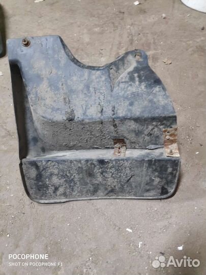 Брызговик левый Toyota Land Cruiser Prado 120