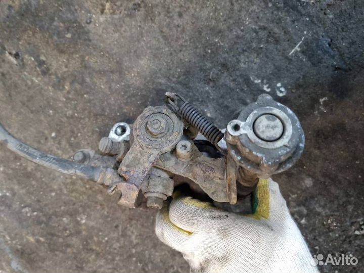 Суппорт задний левый Opel Astra J GTC