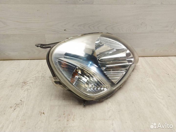 Фара правая Toyota Yaris 2003-2005