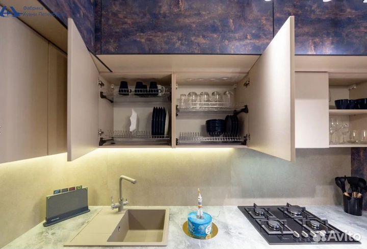 Кухня под потолок от фабрики