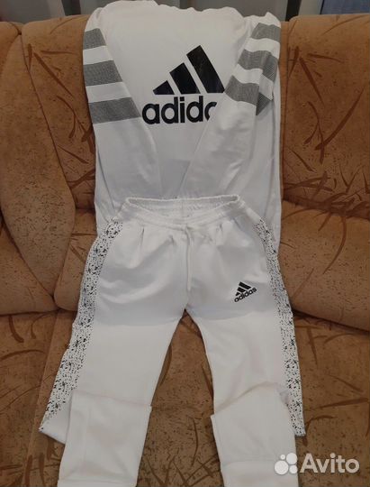 Спортивный костюм adidas