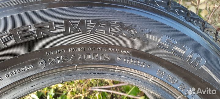 Dunlop Winter Maxx SJ8 215/70 R16