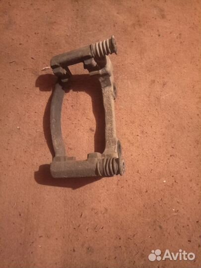 Скоба тормозная Ниссан Примера р12