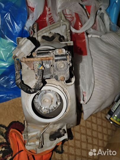 Фара левая carina e t190