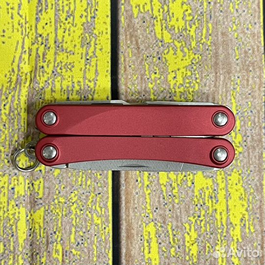 Мультитул Leatherman Squirt PS4 Red 831189