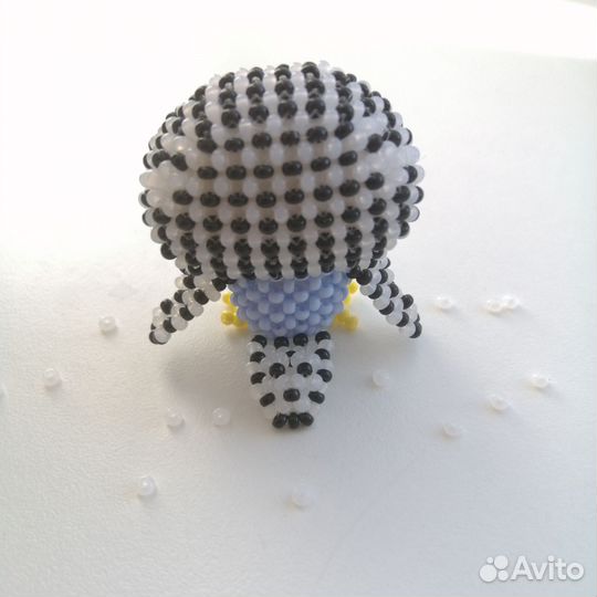 Амигуруми волнистый попугай из бисера