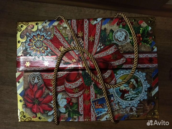 Коробка подарочная новогодняя