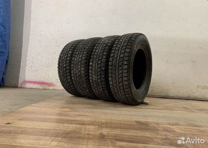 Bridgestone Blizzak Spike-01 205/65 R15