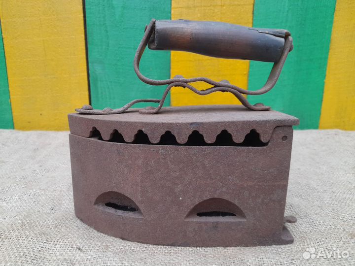 Угольный утюг