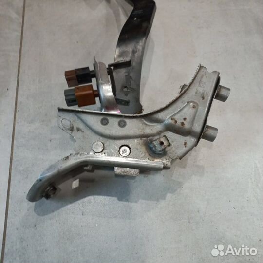 Педаль стояночного тормоза Infiniti Fx