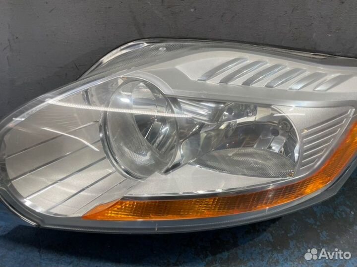 Фара галоген левая Ford Kuga CBV