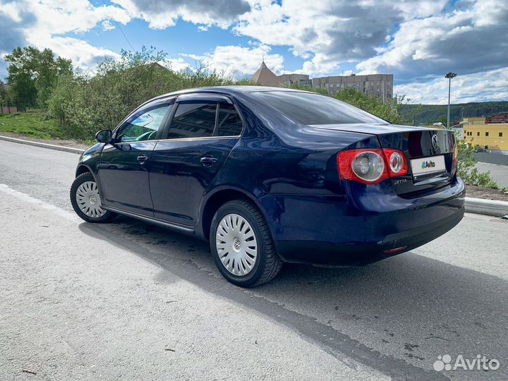 Volkswagen Jetta 1.6 AT, 2010, 130 000 км