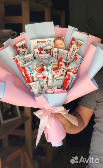 Сладкий букет из киндеров