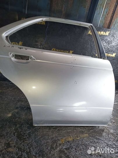 Дверь задняя правая Nissan Bluebird U14