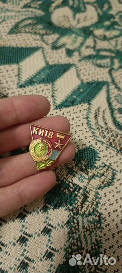 Продам значки