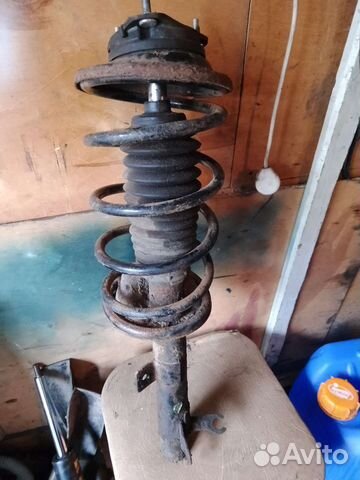 Стойка передняя левая на ford focus 1