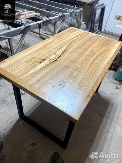 Стол из массива дуба