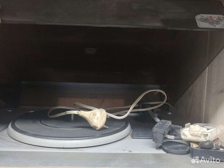 Виниловый проигрыватель