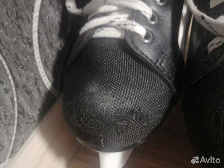 Каньки хоккейные