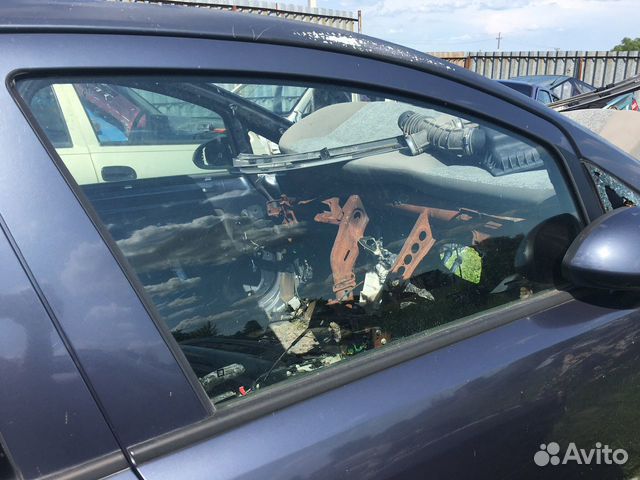 Переднее правое стекло Опель Корса Д