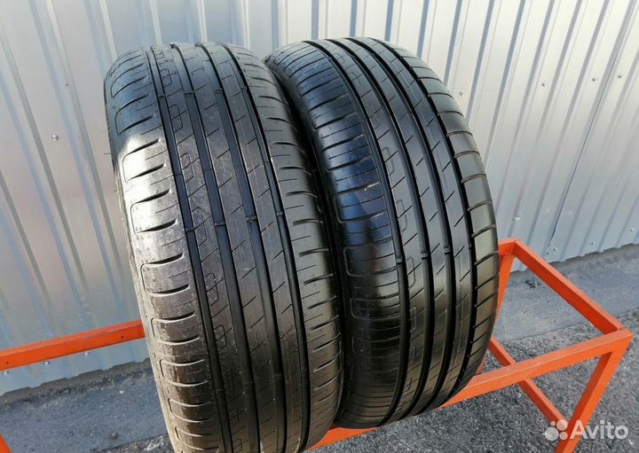 Goodyear EfficientGrip Performance 215/55 R17 94V