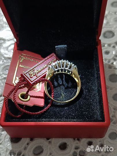 Золотое кольцо с осколками бриллиантов