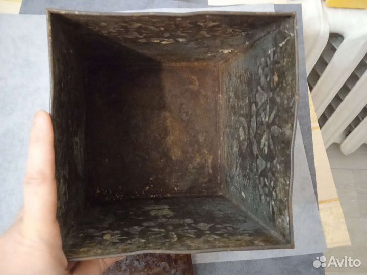 Коробка жестяная антикварная