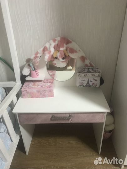 Детский туалетный столик