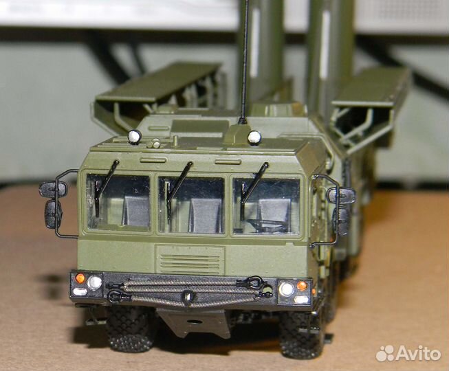 Модель отрк «Искандер-М» 1/72 собранная окрашенная