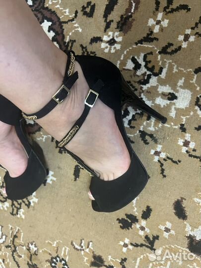 Босоножки замшевые 37,5 размер