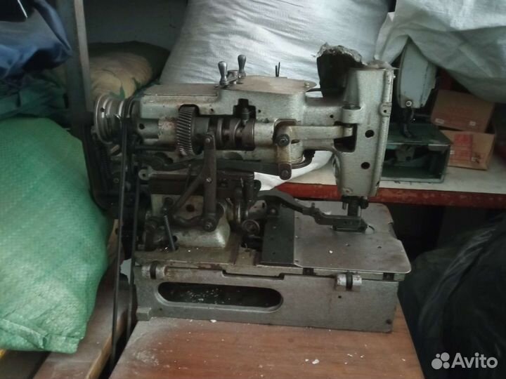 Петельная швейная машина