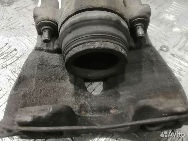 Суппорт тормозной передний правый Opel Astra G