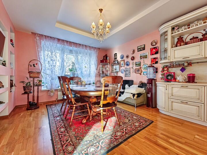 Дом 338,5 м² на участке 5 сот.