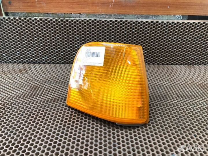 Поворотник правый Audi 100 C3